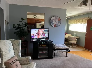 Photo #4: 2378923 Listing