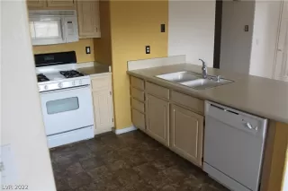 Photo #5: 2378925 Listing