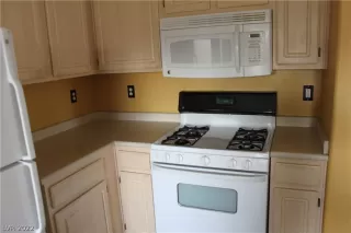 Photo #6: 2378925 Listing