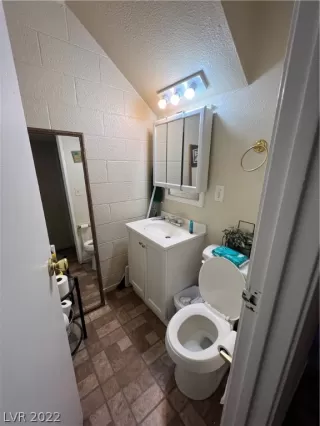 Photo #5: 2378979 Listing