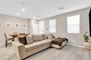 Photo #6: 2379004 Listing