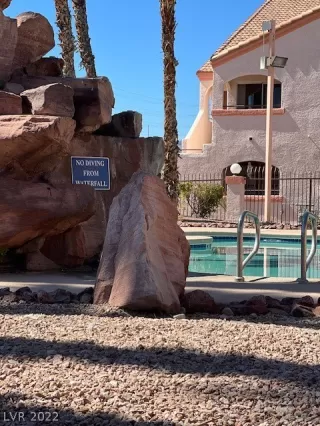 Photo #5: 2379030 Listing 