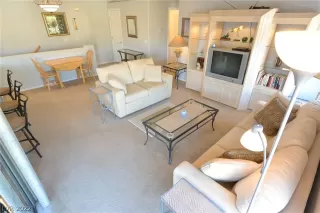 Photo #6: 2379043 Listing