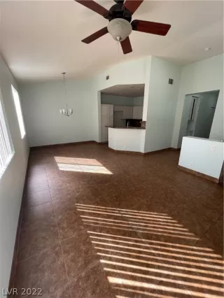 Photo #5: 2379056 Listing