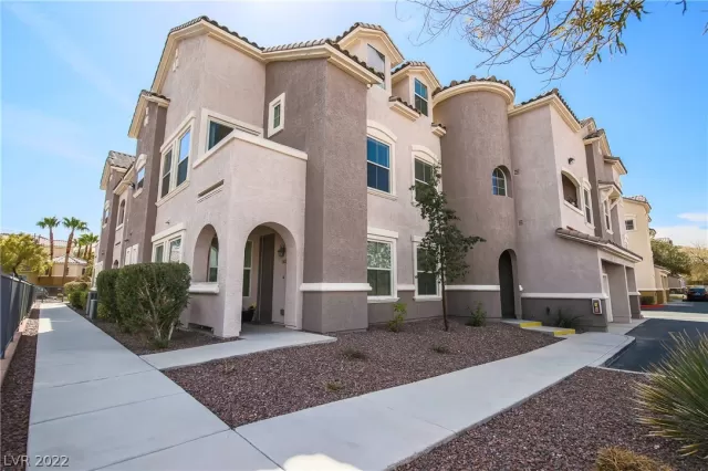 MLS: 2379061 Condo For Sale