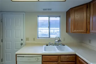 Photo #5: 2379123 Listing