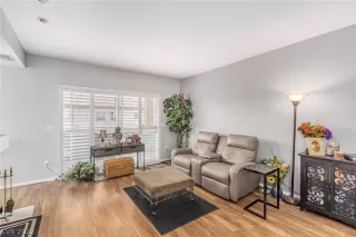 Photo #3: 2379125 Listing