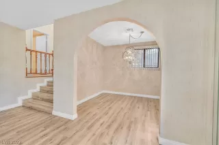 Photo #4: 2379126 Listing