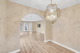 Photo #5: 2379126 Listing