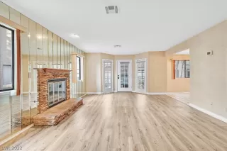 Photo #6: 2379126 Listing