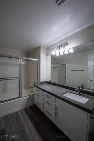 Photo #5: 2379157 Listing 