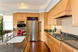 Photo #3: 2379165 Listing
