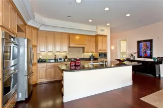 Photo #4: 2379165 Listing