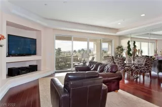 Photo #5: 2379165 Listing