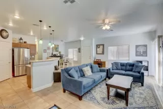 Photo #4: 2379168 Listing