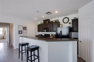 Photo #4: 2379199 Listing 