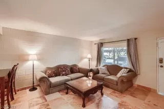 Photo #4: 2379248 Listing