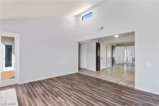 Photo #2: 2379255 Listing