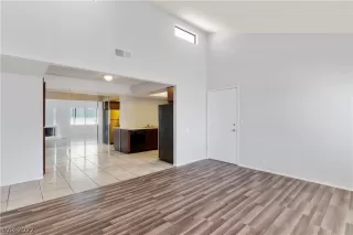 Photo #3: 2379255 Listing