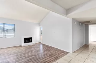 Photo #4: 2379255 Listing