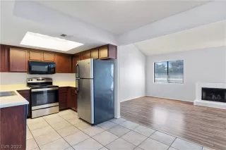 Photo #5: 2379255 Listing