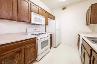 Photo #5: 2379286 Listing 