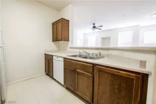 Photo #6: 2379286 Listing 