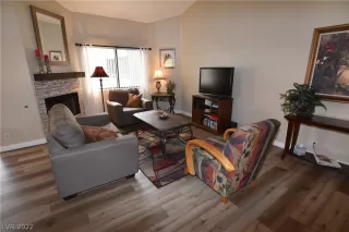 Photo #4: 2379296 Listing 