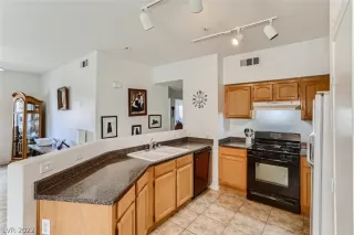 Photo #3: 2379327 Listing