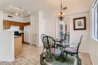 Photo #4: 2379327 Listing