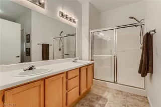 Photo #6: 2379327 Listing