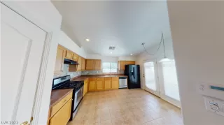 Photo #6: 2379341 Listing 