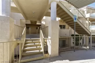 Photo #2: 2379346 Listing