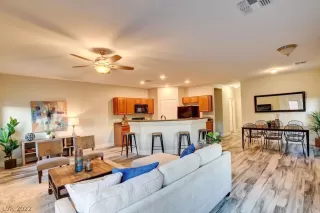 Photo #3: 2379353 Listing