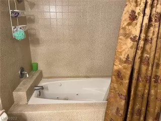 Photo #4: 2379371 Listing