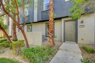 Photo #2: 2379381 Listing 