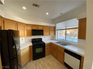 Photo #5: 2379382 Listing 