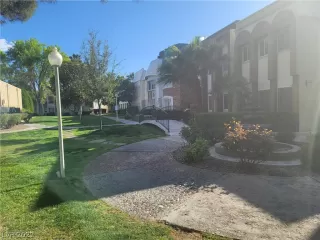 Photo #4: 2379384 Listing 