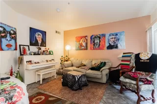 Photo #3: 2379408 Listing