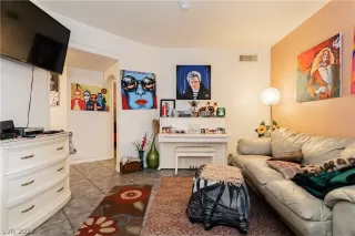 Photo #4: 2379408 Listing