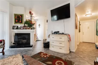 Photo #5: 2379408 Listing