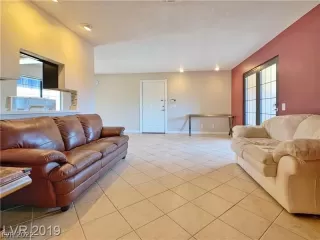 Photo #5: 2379409 Listing