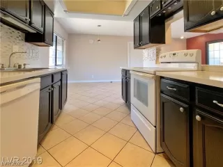 Photo #6: 2379409 Listing