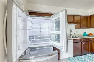 Photo #6: 2379414 Listing