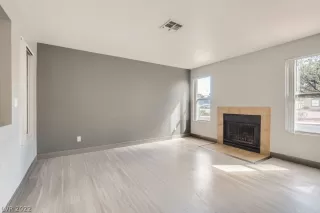 Photo #4: 2379431 Listing