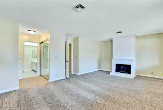 Photo #5: 2379480 Listing 