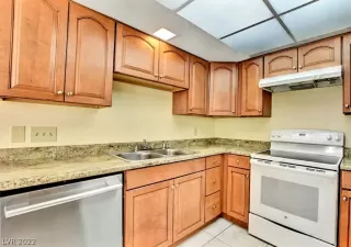 Photo #6: 2379480 Listing 