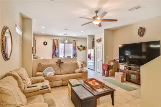 Photo #4: 2379483 Listing