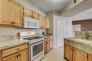 Photo #5: 2379496 Listing