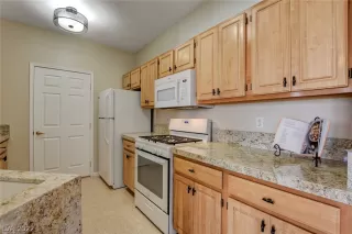 Photo #6: 2379496 Listing